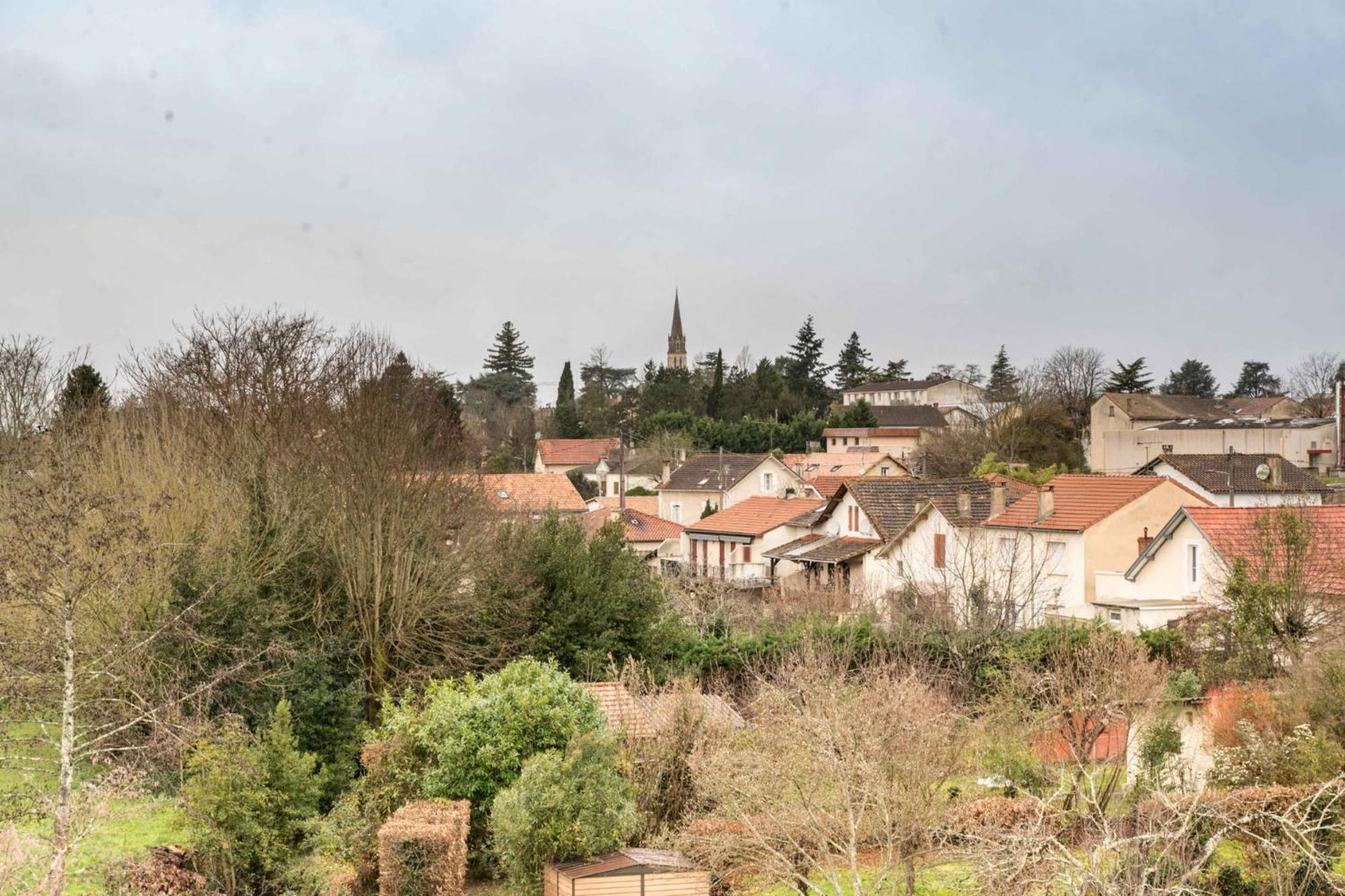 Le Ambroise - T3 Spacieux Et Calme Avec Parking Gratuit Bergerac Rom bilde
